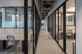 小型科技公司办公室简单设计