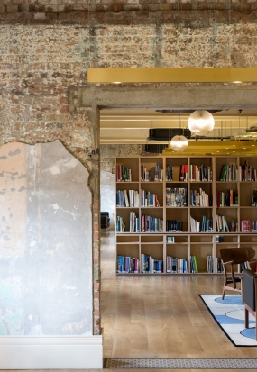 loft办公室内中庭设计