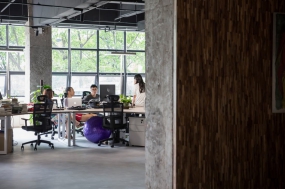 20平创意办公空间设计效果图