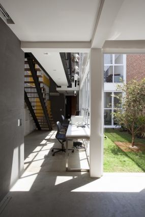 办公大厅方形柱子创意装修效果图