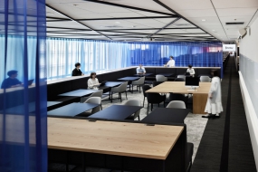 办公司简约大气的装修风格