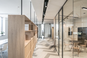 600平现代简约办公室装修图