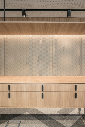 办公室简约时尚装修风格图