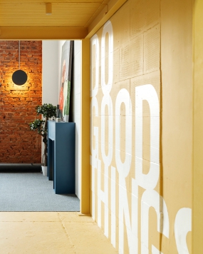 办公装修简约风效果图