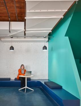 时尚剧中办公室装修图片