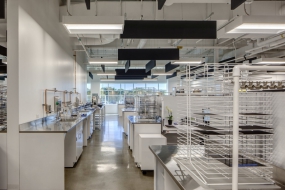 小型办公室工业风布局设计图