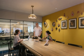 工业风董事长办公室设计图片