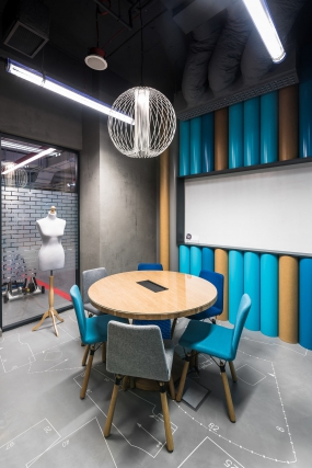 700平米办公室工业风设计图片