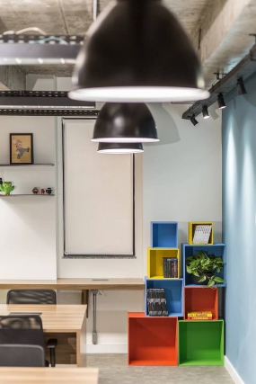 小面积工业风办公室装修效果图片