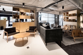 极简工业风办公室装修案例图