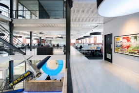 工业风简单装修办公室图片