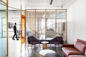 现代工业风办公室设计图片