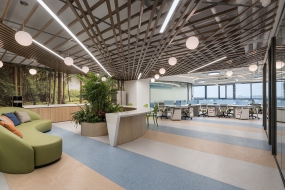 弧形办公室落地窗设计图片