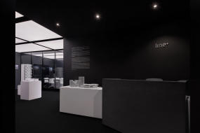 现代工业风办公地面装修图片