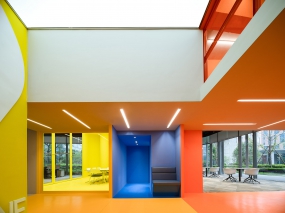 狭长型办公空间设计图片