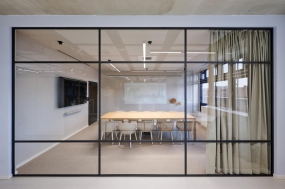 现代风格小型办公室装修图