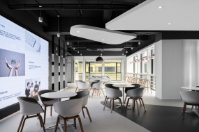 办公室玻璃隔断装修效果欣赏