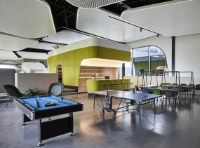 办公室装修有科技感风格图