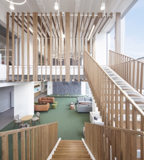 商务现代风办公室装修图