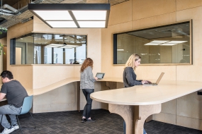 黑白主题风办公室装修效果