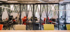 黑白灰主题办公室装修图