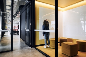 简易办公室无天花板装修图片