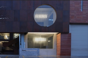 办公室灰格栅吊顶装修效果图