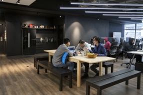 园林风办公室装修图