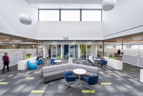 豪华办公室墙面装修风格图