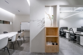 办公区玻璃隔断装修效果图