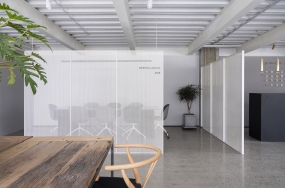 现代轻奢风老板办公室装修风格图