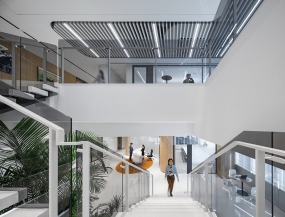 半开放式办公室装修效果图