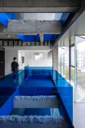 高级黑白搭配办公装修图