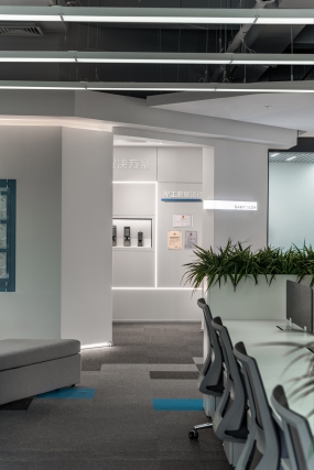 黑白灰简约风格办公室装修图