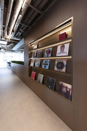 装修风格古色古香办公楼图片