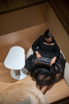 暖色调办公室装修实景