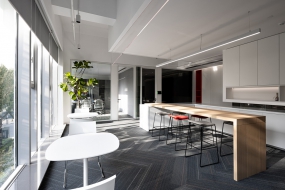 休闲商务办公会所装修风格图