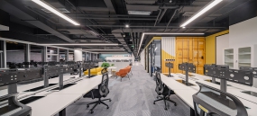 高科技感办公室装修风格图