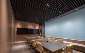 现代简约风办公室装修案例图