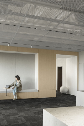 100平方办公室简约装修风格图