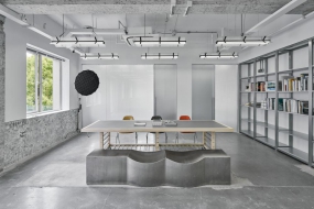 白色地面办公装修风格图