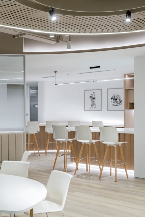 办公室长方形吊顶装修效果图