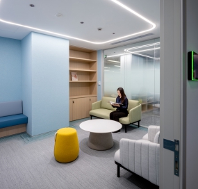 挑高办公楼装修效果图