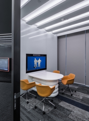 不吊顶的办公装修图