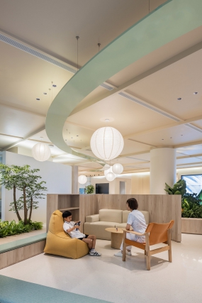 科技感十足办公室装修图