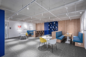 老总办公室个性装修实景图