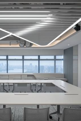 科技风办公室装修风格图