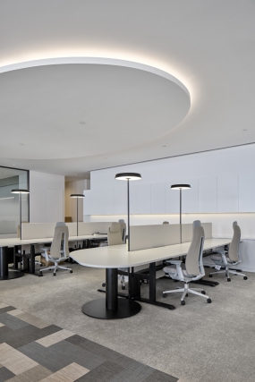 灰色系办公室装修风格图