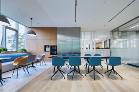 不吊顶的装修风格办公区图