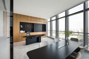 水泥地办公室装修风格图